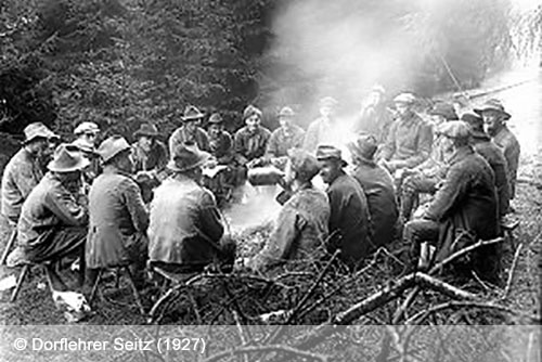 Kreis von Männern bei Arbeitspause 1927